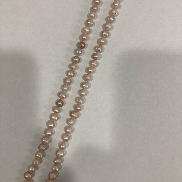 Freshwater pearl necklace, lt. pink 18 inches long - Picture 6 of 7